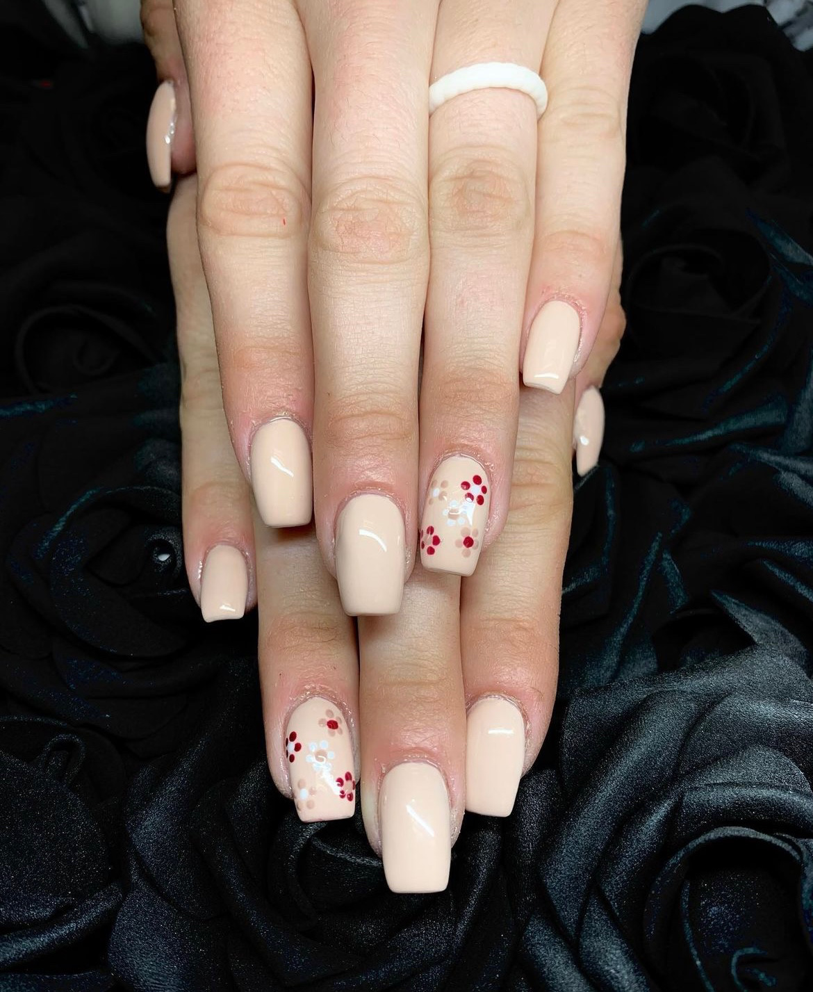 Mickey Mouse Nail Art by Her Flawless Life | Mickey nails, Disney acrylic  nails, Fresh nails designs